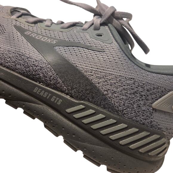Brooks Beast GTS 24 in Primer Grey/Ebony
Pristine!  Men\'s size 10.5 walk/run main image 8